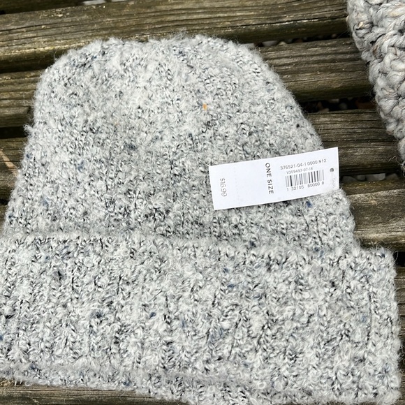 Handmade crochet scarf. Adding a hat in a similar color - Picture 5 of 7